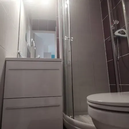 T2 Climatisé, Proche Mer, Parking, Terrasse, Pour 2 Personnes à - Fr-1-607-109